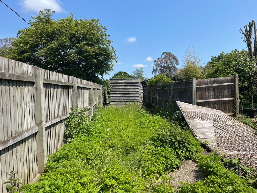 Lot: 20 - PERIOD HOUSE REQUIRING REFURBISHMENT - Rear garden